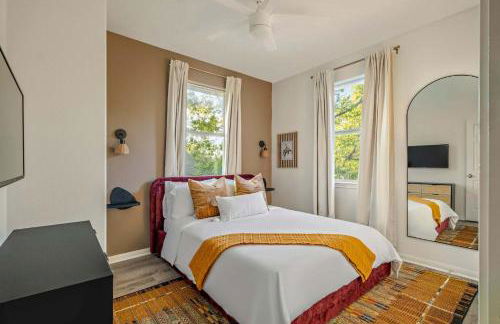 The Backyard Bliss - 4BR Heated Pool & Ping Pong - Foto 30