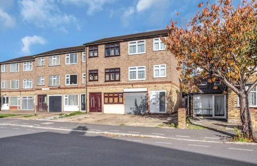 Bella Homes-Spacious 4 bedroom Modern Town house Romford - Foto 18