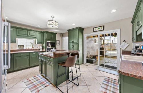 3BR Cozy Family Home with HotTub & Spacious Backyard - Foto 36