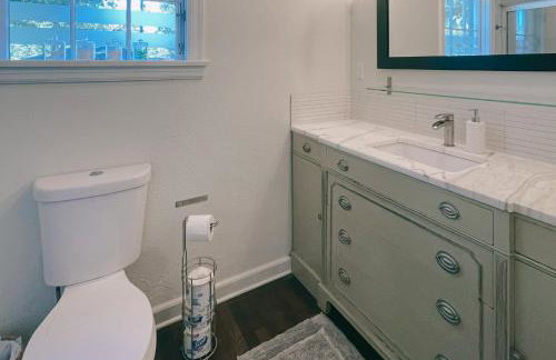 Dog-Friendly Yard! Walkable Dixieland District Gem - Foto 13