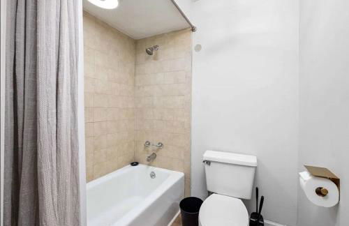 Ultimate Getaway with Pool and Games - Foto 26