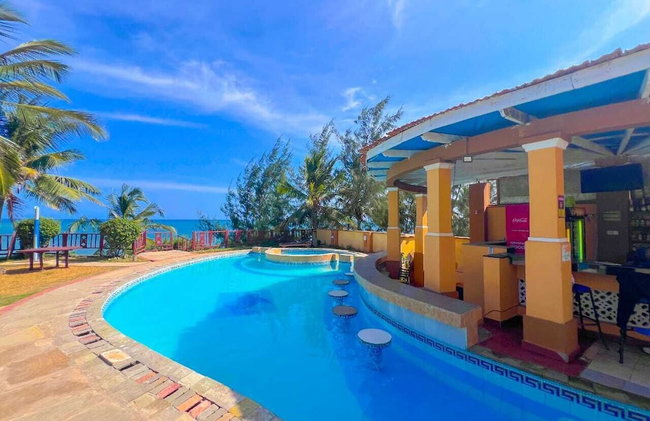 Epic Beachfront suites - Photo 9