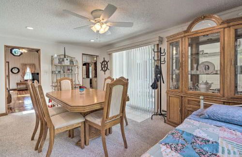 Dog-Friendly Waretown Home with Furnished Deck! - Foto 8