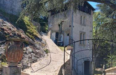 Gîte du vigneron à La Terrasse piscine local vélos - Photo 2