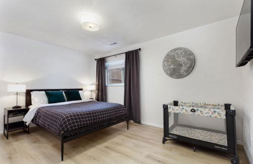 Spacious and Cozy 5 Bed 3 Bath Vacation House W 2 King 3 Queen! Sleep 12! 15Min to Red Rocks - Foto 33