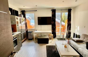 Appartement moderne et entièrement rénové en plein cœur du village, chambre séparée, balcon vue montagne, très proche des pistes - Foto 3