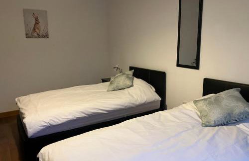 Berryhill West Steading - Peterhead - 3 bedroom 2 bathroom self-catering - Sleeps 5 - Private off-road parking - Yard & Shed - Suit Contractors - Newly Refurbished - Underfloor Heating - Drying Room - Golf Driving Range - Cafe - Extensive Footpaths - Foto 7