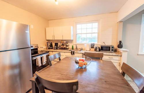 Sleeps 6-Full Kitchen-4 Beds-Big Couch-OfficeSpace - Foto 20