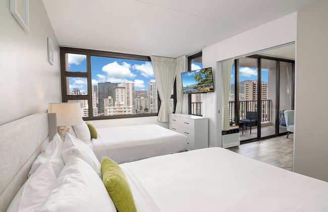 Partial Ocean View Condo with 2 Beds and Parking - Foto 76