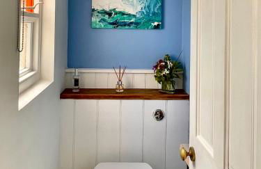 Unique Retreat - 2 bedroom cliff top cottage with large terrace - Photo 13