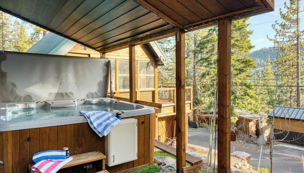 Denton by Avantstay Hot Tub, Deck w/ Fire Pit Near Skiing & Lake! - Foto 2, Interior