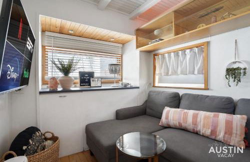 HGTV Featured Tiny Home w Hot Tub Near East 6th St - Foto 27
