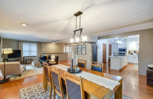 Large Home with Game Room, 4 Mi to Mississippi River - Foto 7