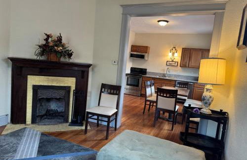 Downtown, 5-bed, 3-bath, 3-level - Foto 17