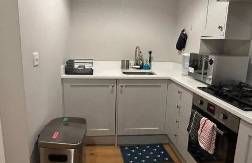 Bright 1-Bed - 2 mins to Forest Hill Station - Photo 10