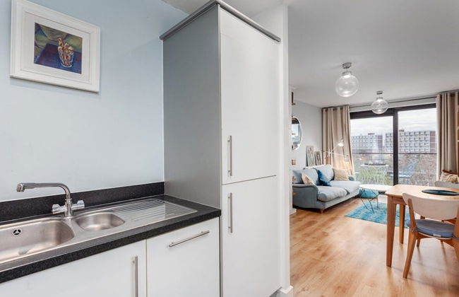 Bright and Stylish Kennington Gem - Photo 12