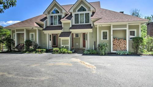 Spacious Ski-inandOut Black Mountain Home with Deck! - Foto 3