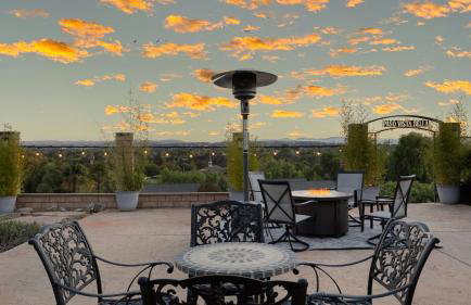 Paso Vista Bella by AvantStay Luxe Group Escape w Wine Country Views - Photo 35