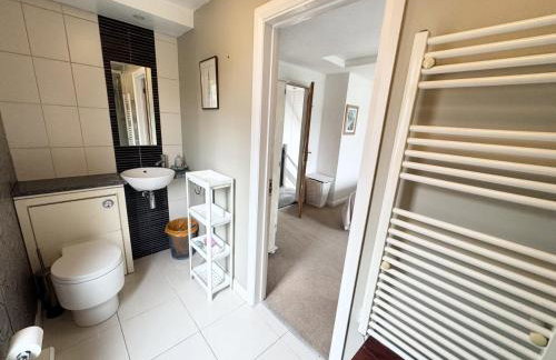 3 Bed with parking, ideal for families - Photo 18