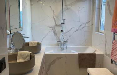 Beautiful apartment terrace Invalides and fireplace - Foto 23