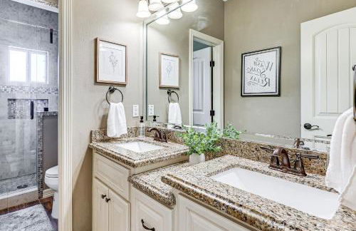 1 Mi to Vackar Stadium Roomy Retreat with Pool - Foto 18