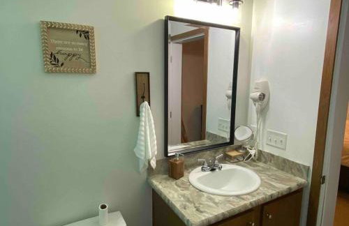 3 Bedroom in Hocking Hills w King Bed Logan Ohio - Foto 49