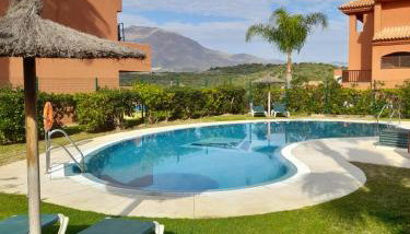 Apartamento de tres dormitorios muy espacioso con jardines y piscinas - Foto 3