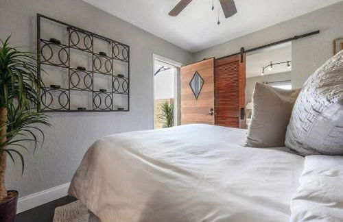 Swank Pad off River with free WiFi & parking-324 - Foto 9