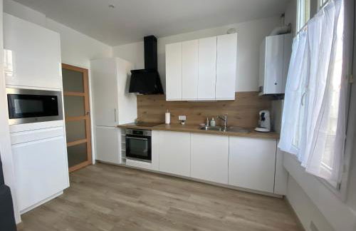 Appartement luxueux rénové avec balcon & garage - Foto 9