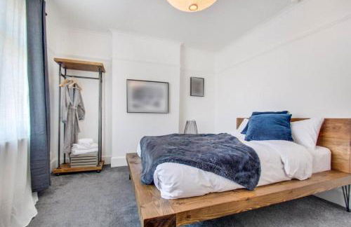 West Midlands-Contractor-Long stay-parking-4 beds - Foto 9