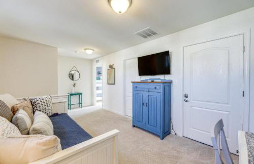 Shuttle to Beach, Relax on Patio! Millville Escape - Foto 16