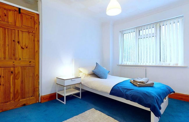 Captivating 4-bed House in Milton Keynes - Foto 17