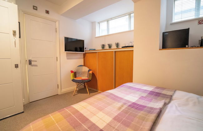 Pod Rooms - Nell Gwynn House Apartments - Photo 19