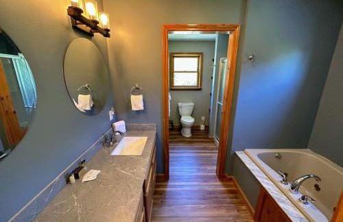 1800ML - As Seen on TV 1 mile from skiing great views hot tub fire pit beach Pool gym passes - Foto 21