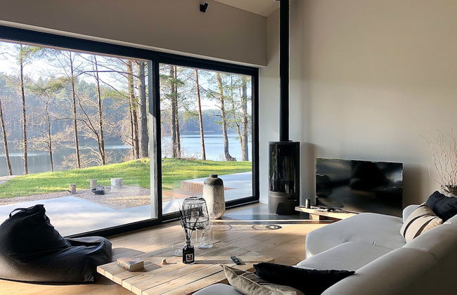 The Lake. Unique Waterfront Villa - Photo 30