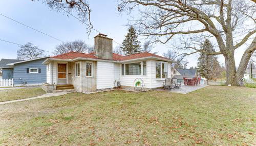 Quiet Manistee Home with Patio Less Than 1 Mi to Beaches! - Foto 2