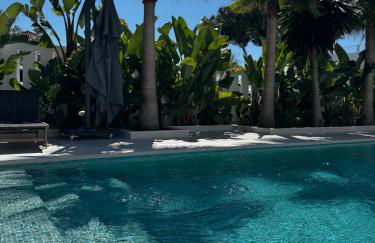 Marbella Bliss - Luxury 4-Bedroom VILLA with Garden, Private POOL & Jacuzzi, Marbesa near- 5 min to the Cabopino Beach - Photo 13