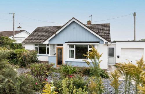 Stylish 2 bed pet-friendly coastal retreat - Foto 1