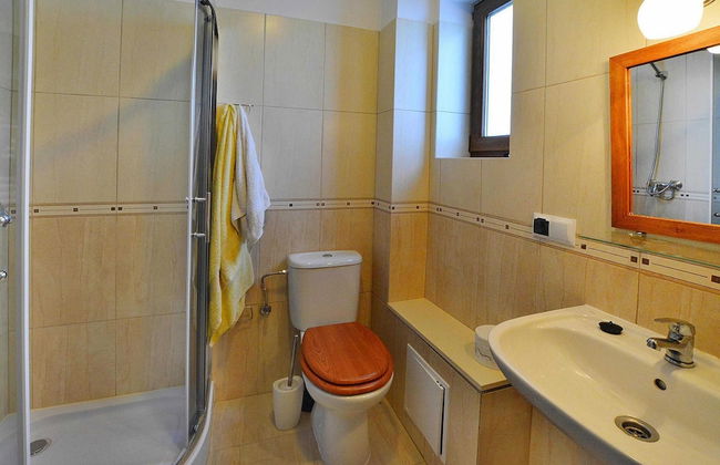 Holiday House by the Lake With a Fireplace - Photo 43