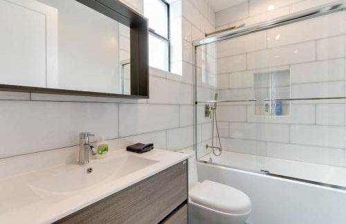 Luxury Modern 4 Bedroom 3 Bathroom Home with Rooftop Deck #1 - Photo 9