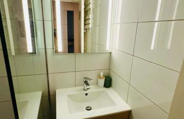 Résidence Le SUNSET Marseillan-plage, entre mer et lagune de Thau, étape vélo, famille, couple, VRP, toutou admis, jardin, parking privé gratuit, vélos, Clim, WIFI fibre gratuite, commodités, plage et piste cyclable à proximité, 6 couchages nous contacter - Foto 31