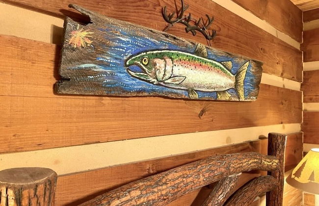 Leave the stress behind!- private hot tub, pet and motorcycle friendly, let peace and nature surround you! 2 Bedroom Home by RedAwning - Foto 18