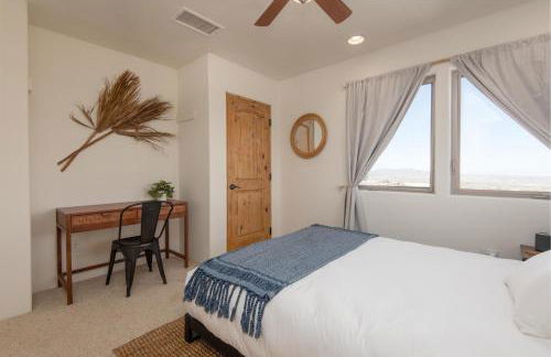 Desert Lily - Sunrise Suite with private hot tub and shared pool - Foto 10