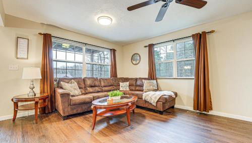 Lakeside Blue Eye Escape with Game Room and Hot Tub! - Foto 4