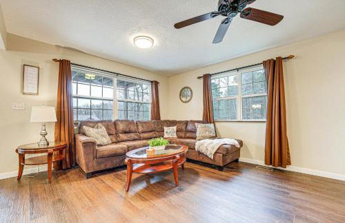 Lakeside Blue Eye Escape with Game Room and Hot Tub! - Foto 4