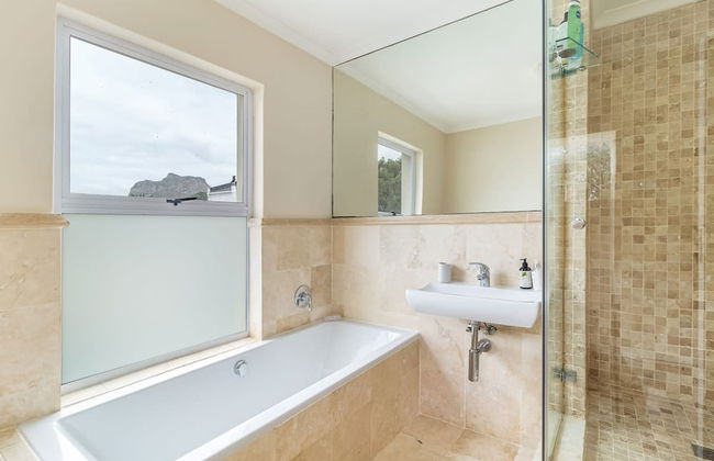 3 Bedroom Family Home - Houtbay - Photo 3