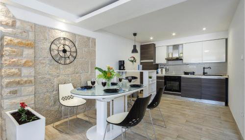 Cozy Home In Srinjine - Photo 4