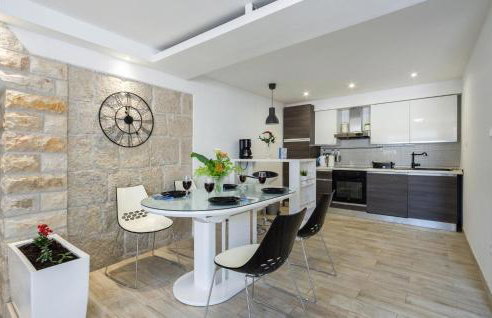 Cozy Home In Srinjine - Photo 4