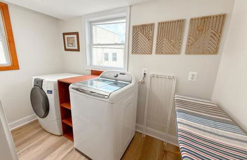 South Philly Retreat with Movie Nights and Backyard BBQ - Foto 19