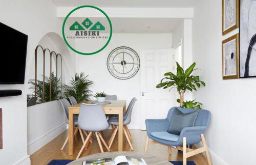 Aisiki Stays Apartments at North Finchley, 3-Bedroom & 2-Bathroom, Pet Friendly Flat, King or Twin Beds with Free WiFi - Foto 9